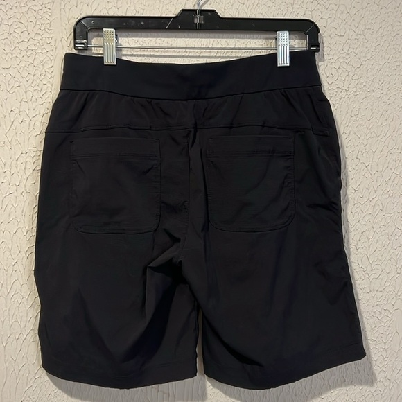 Athleta Trekkie North Mid Rise Black Bermuda shorts size 4 - Picture 5 of 14